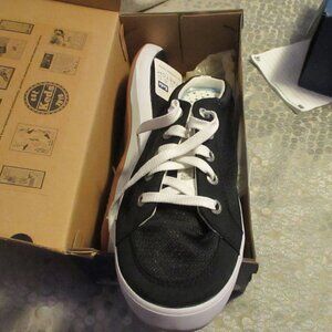 new keds woman sz 11 M black  micro stretch